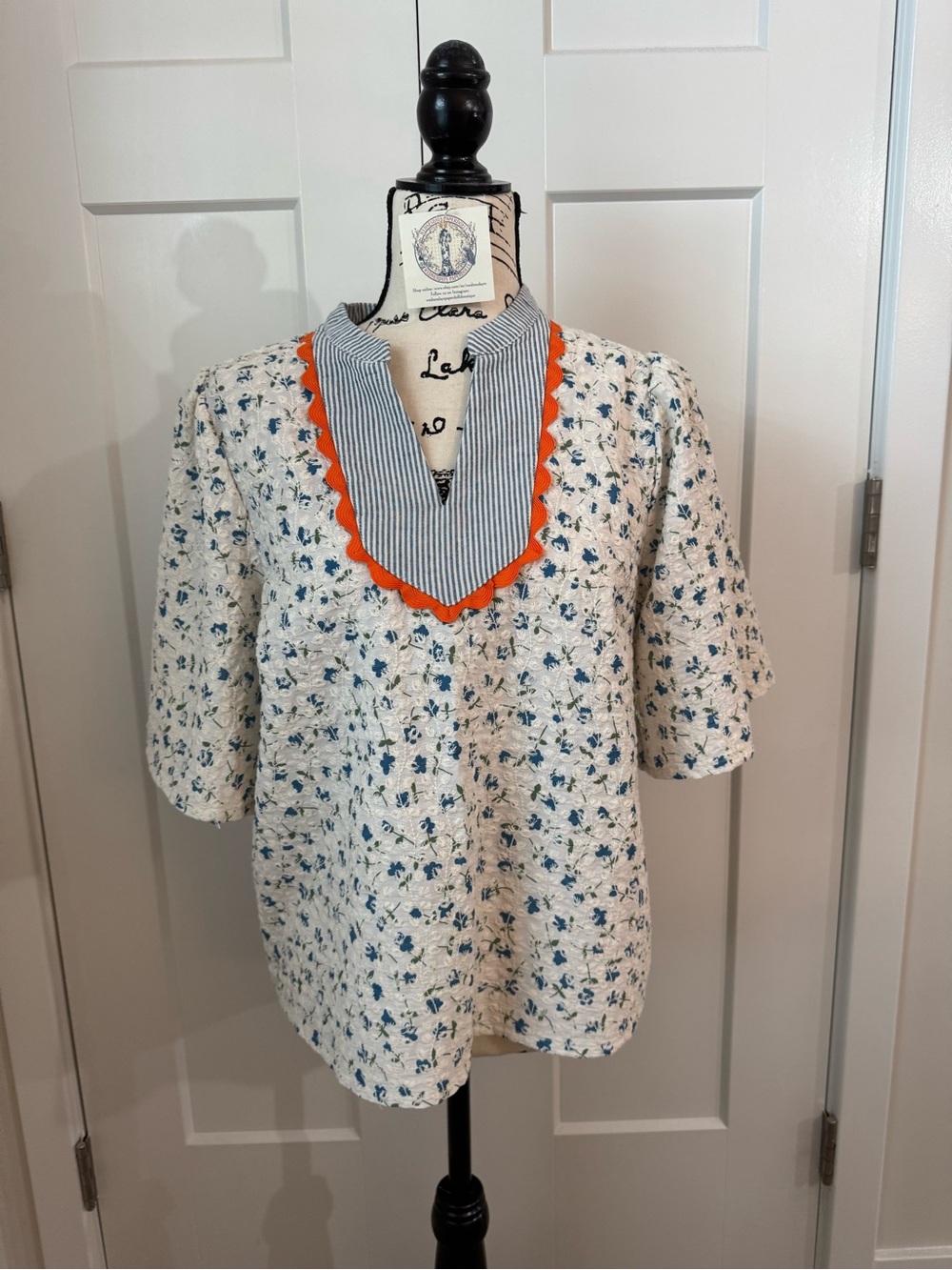 VOY Floral Embroidered Seersucker Top Blue White Orange Ric Rac Blouse Medium